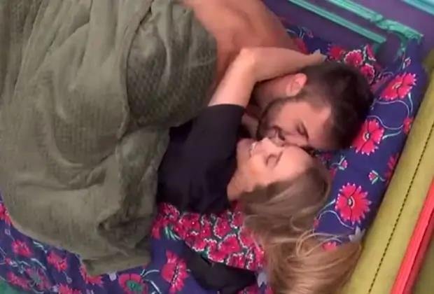 BBB 2021: Arthur fica “animado” após pegação com Carla