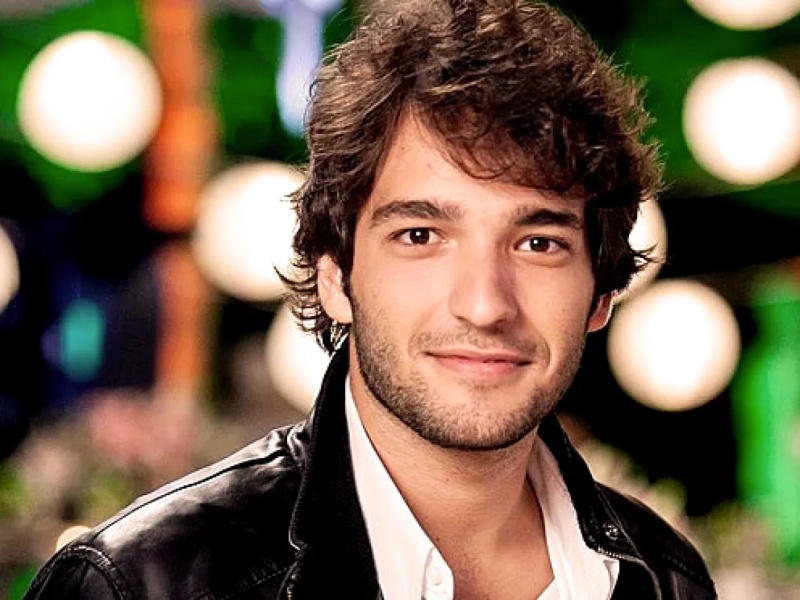 Humberto Carrão sendo perfeitinho em click foda de sunga